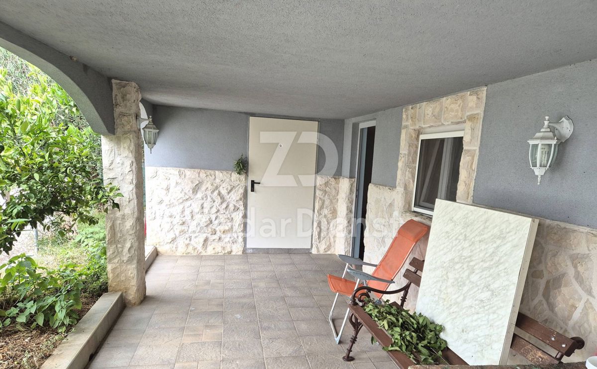 Casa con 4 unità abitative e vista sul mare a Sv. Filip i Jakov