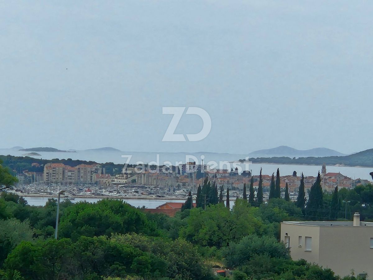 Casa con 4 unità abitative e vista sul mare a Sv. Filip i Jakov