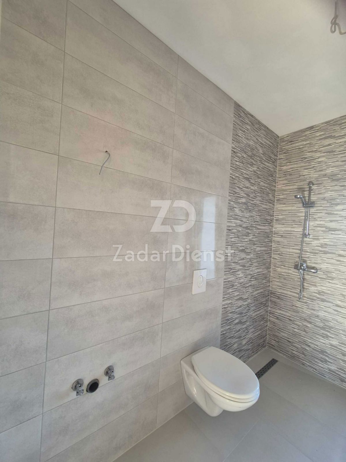 Casa moderna di 204 m2 con piscina a Vrsi