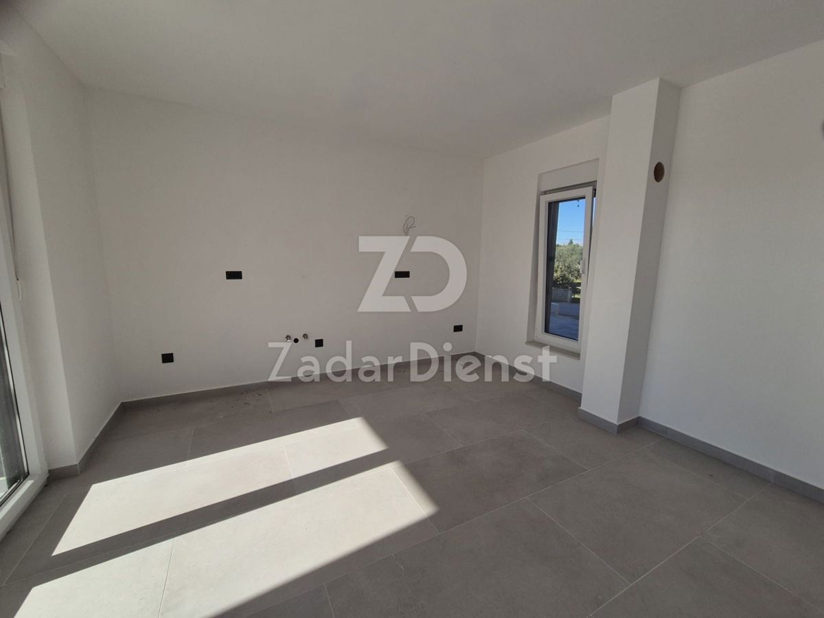 Casa moderna di 204 m2 con piscina a Vrsi