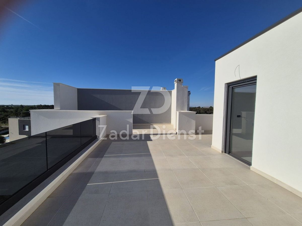 Casa moderna di 204 m2 con piscina a Vrsi