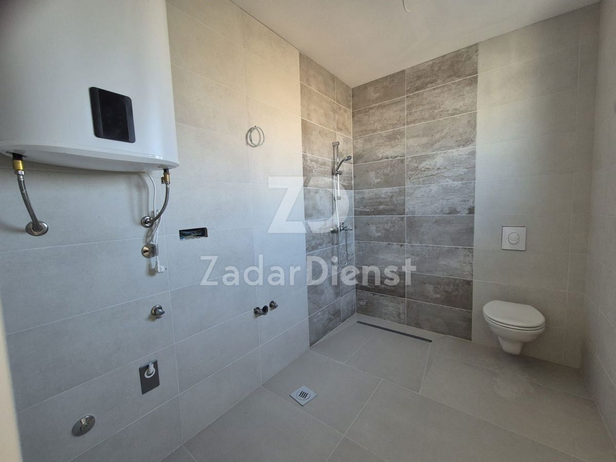 Casa moderna di 204 m2 con piscina a Vrsi