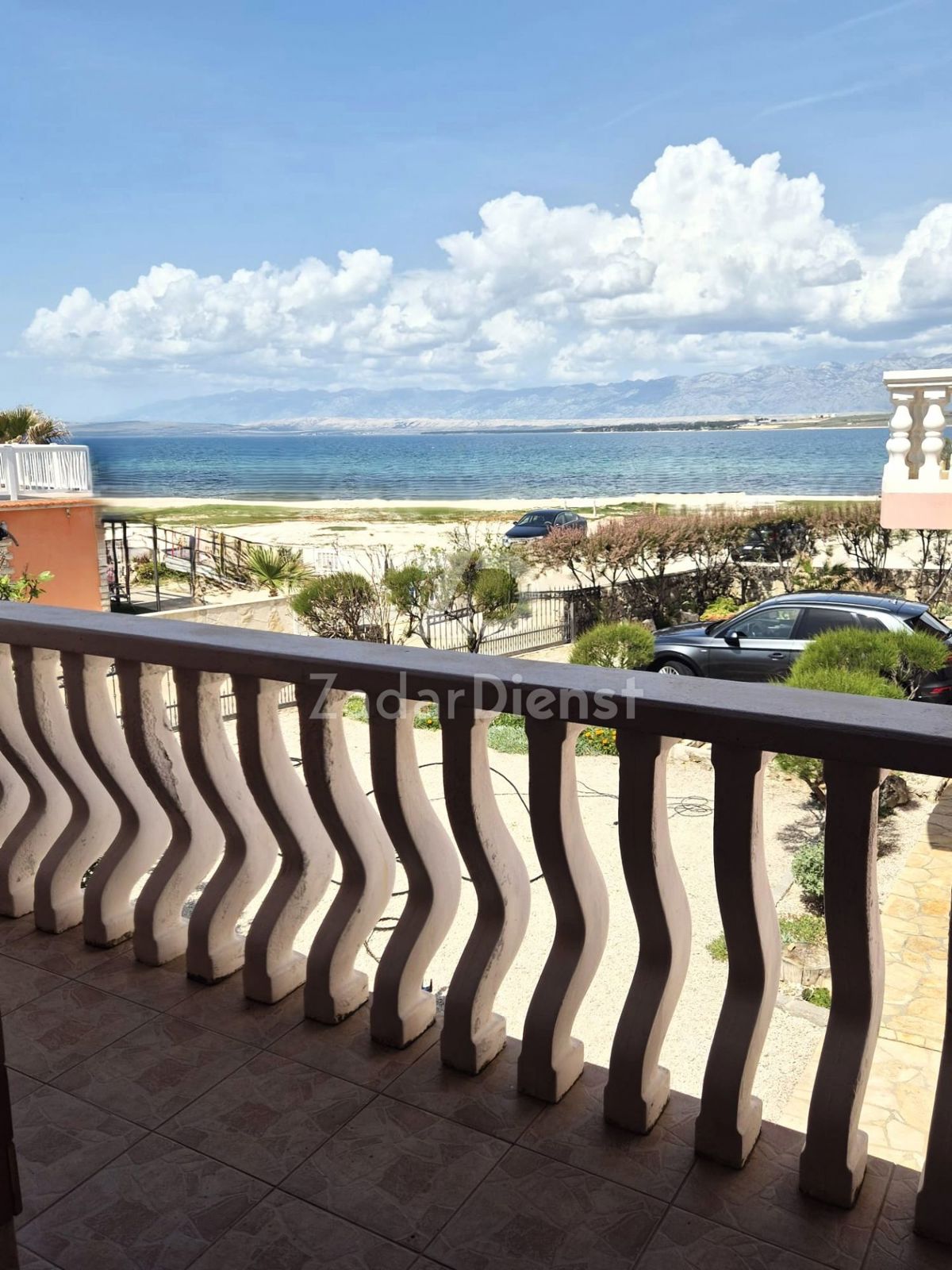 Casa con 3 unità abitative, seconda fila sul mare - Vir