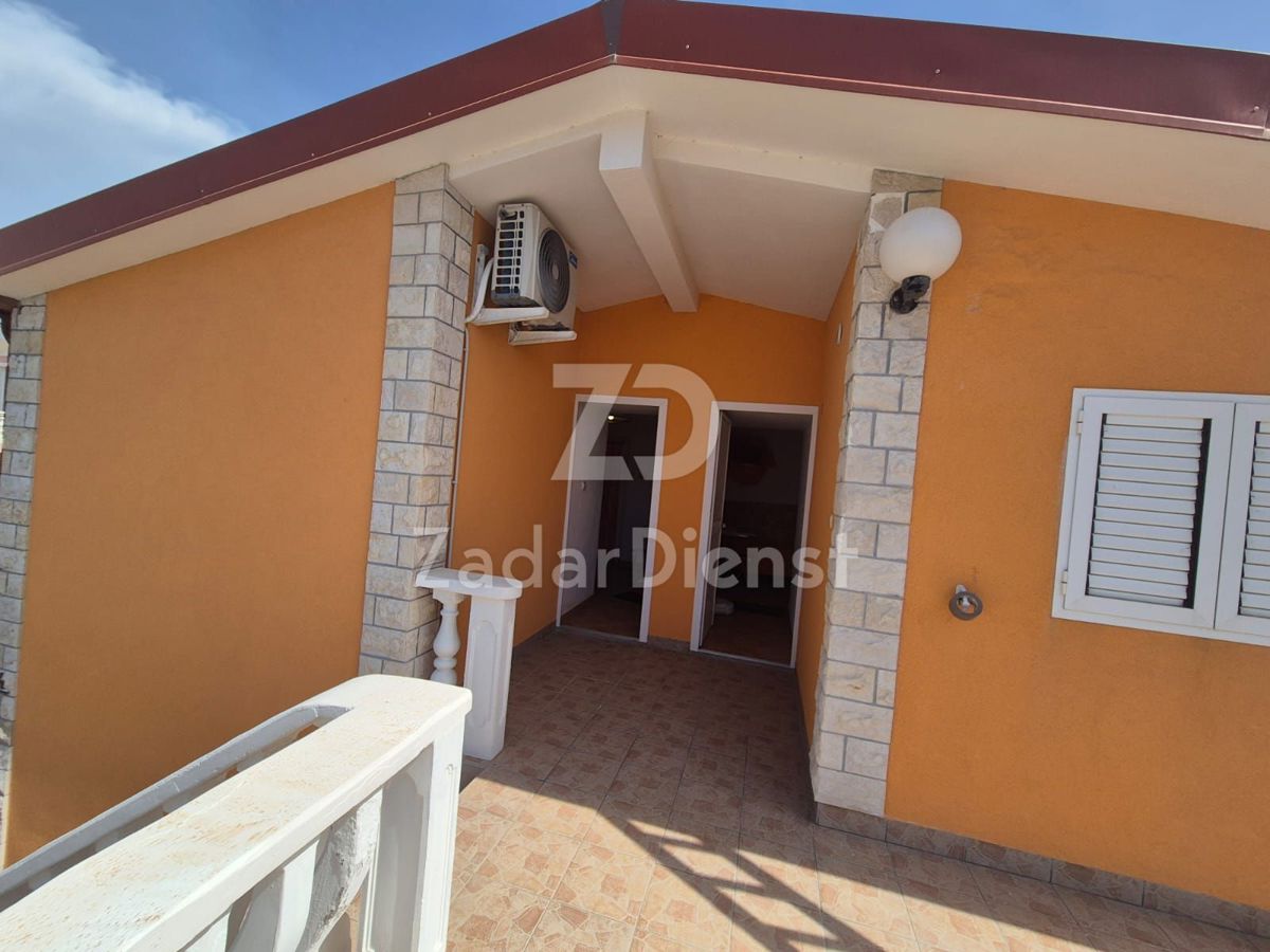 Casa con 3 unità abitative, seconda fila sul mare - Vir