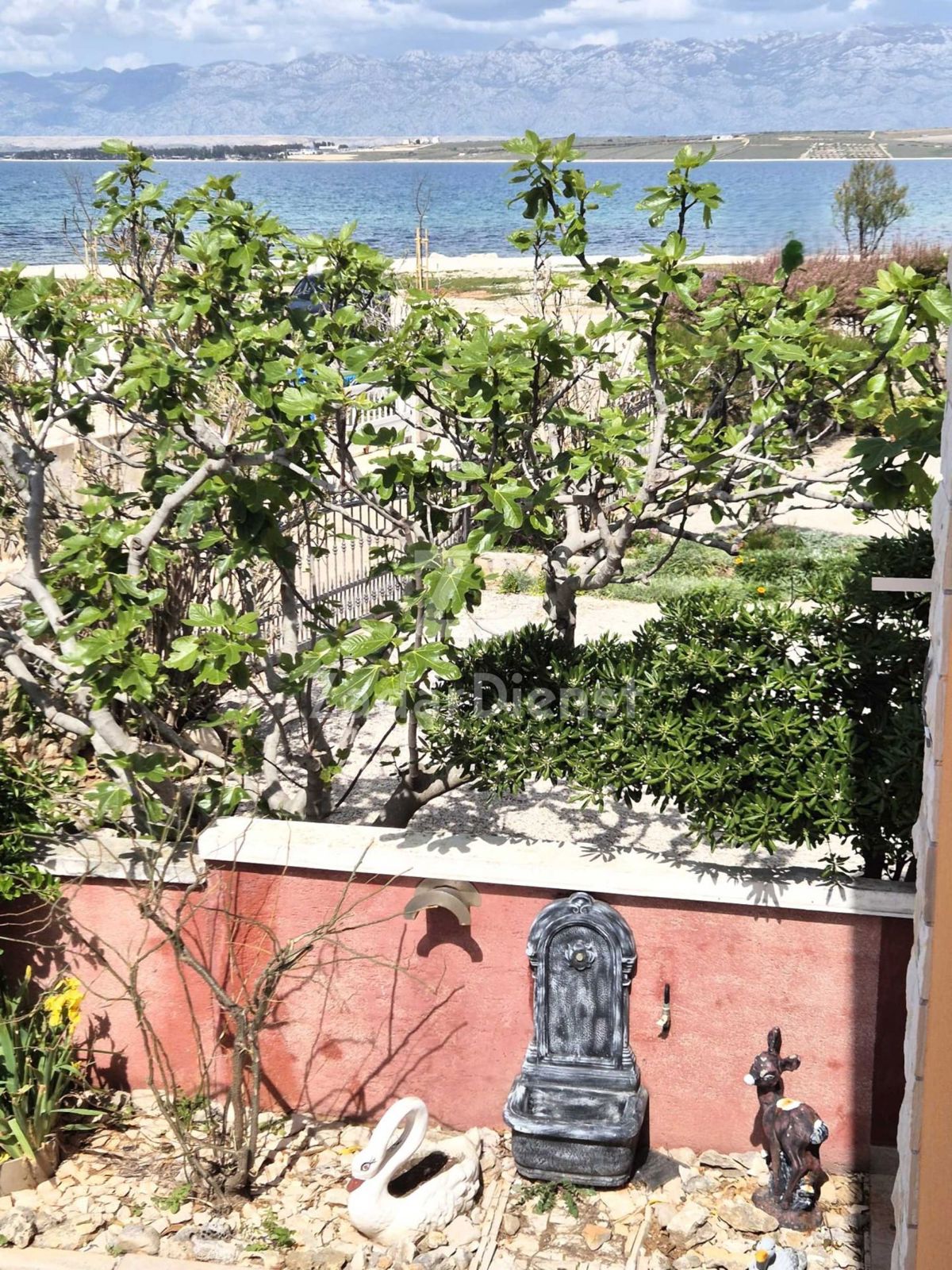 Casa con 3 unità abitative, seconda fila sul mare - Vir