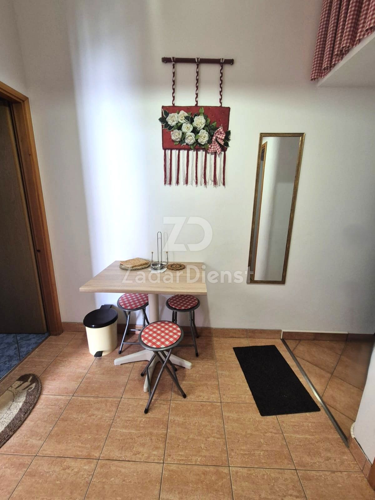 Casa con 3 unità abitative, seconda fila sul mare - Vir