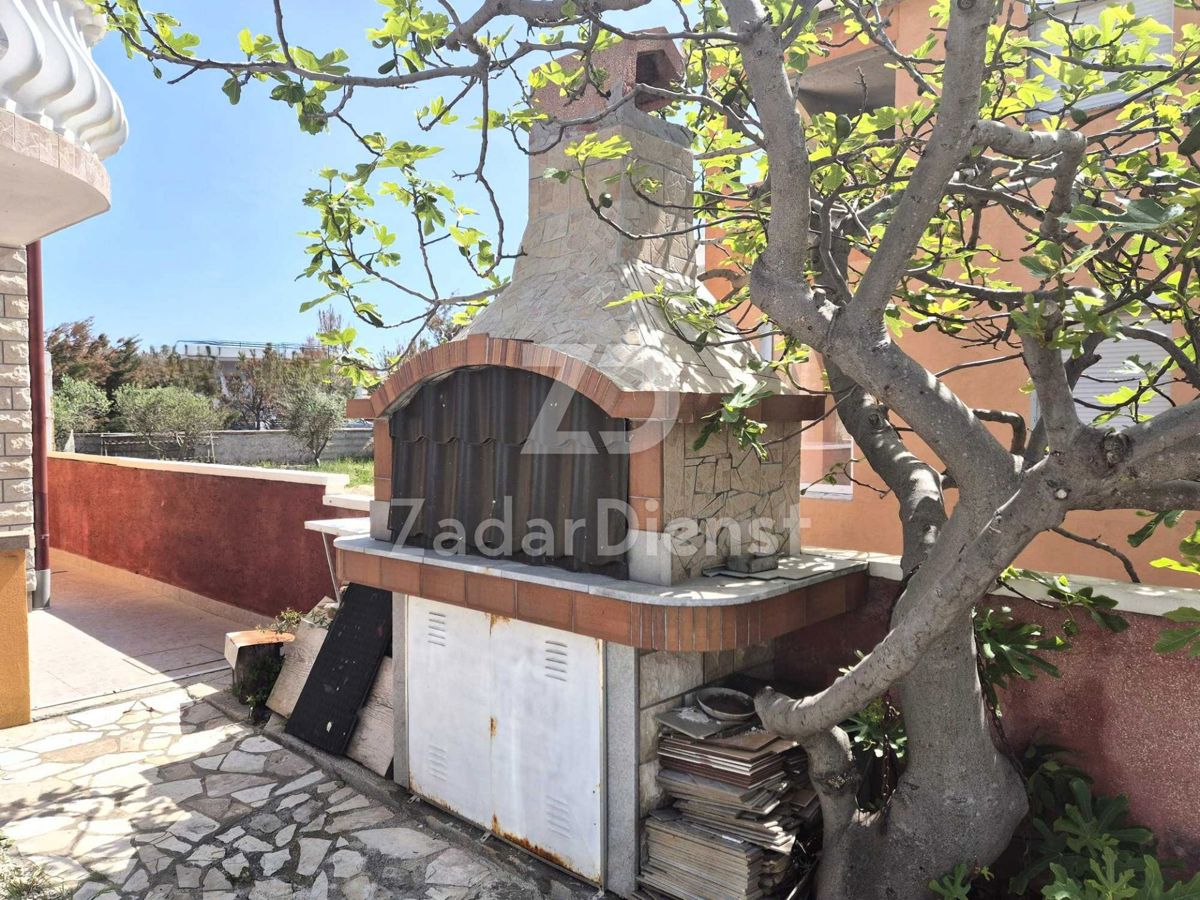 Casa con 3 unità abitative, seconda fila sul mare - Vir