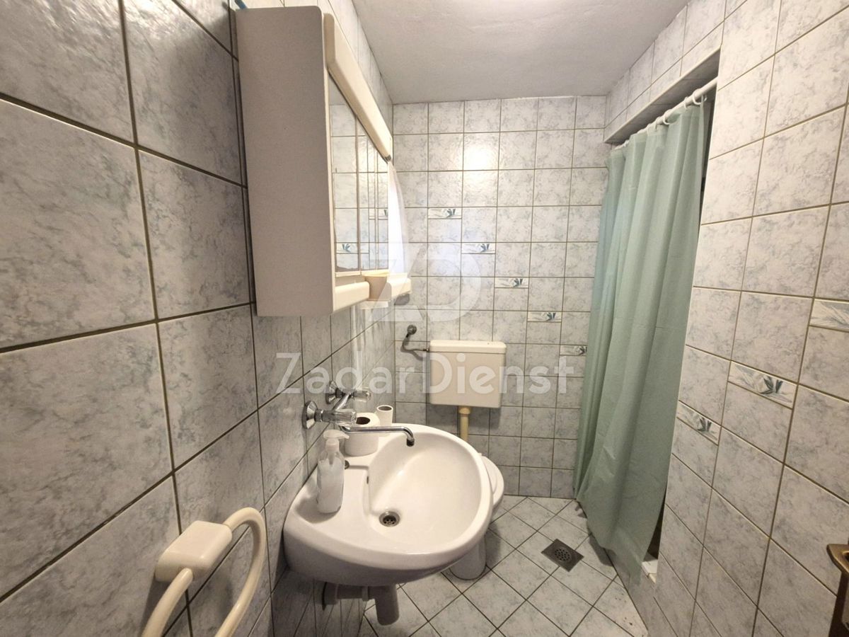 Casa con 3 unità abitative, seconda fila sul mare - Vir