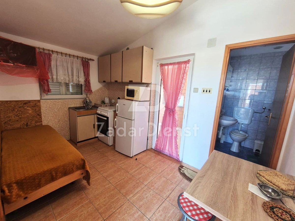 Casa con 3 unità abitative, seconda fila sul mare - Vir