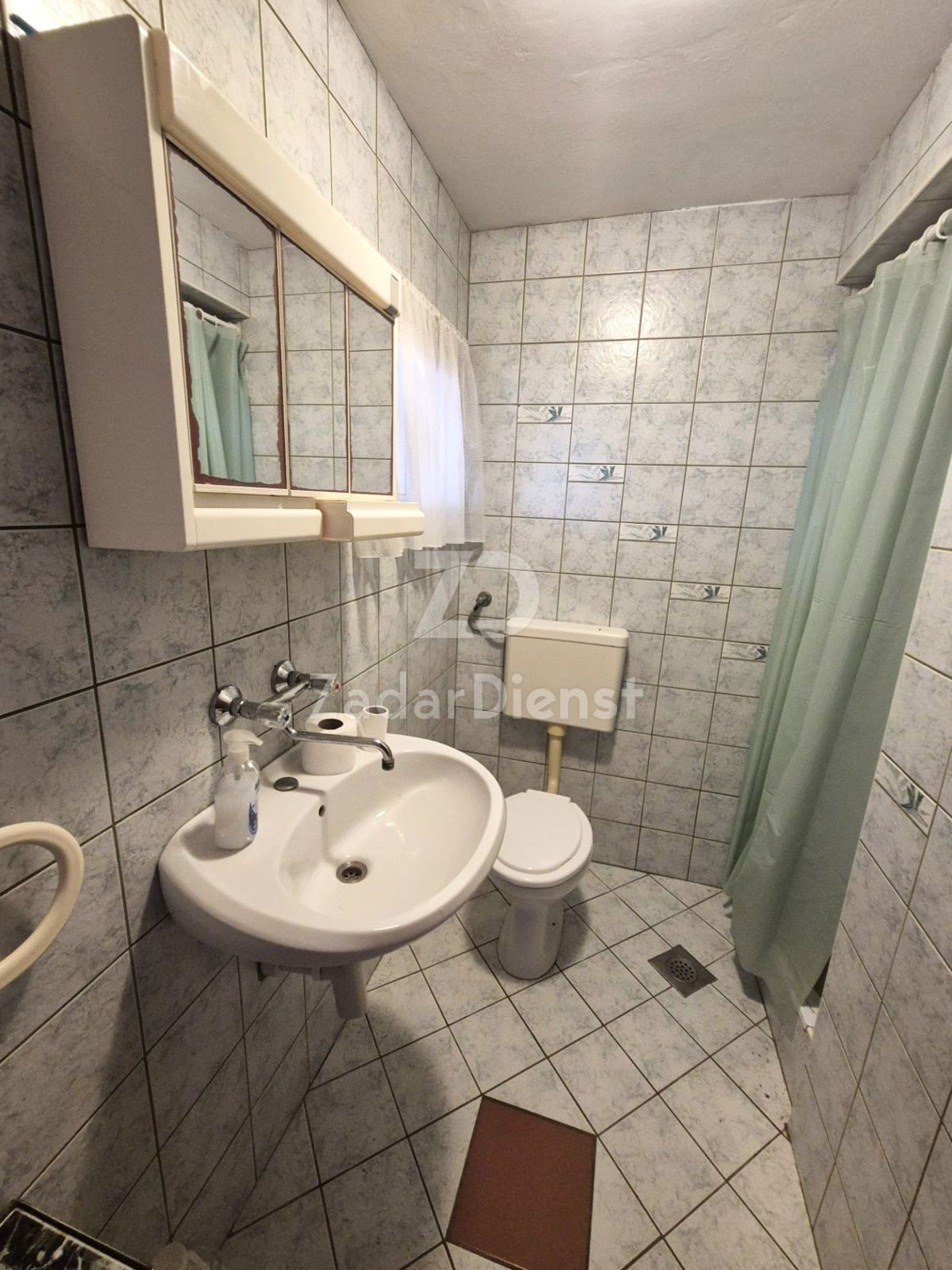 Casa con 3 unità abitative, seconda fila sul mare - Vir