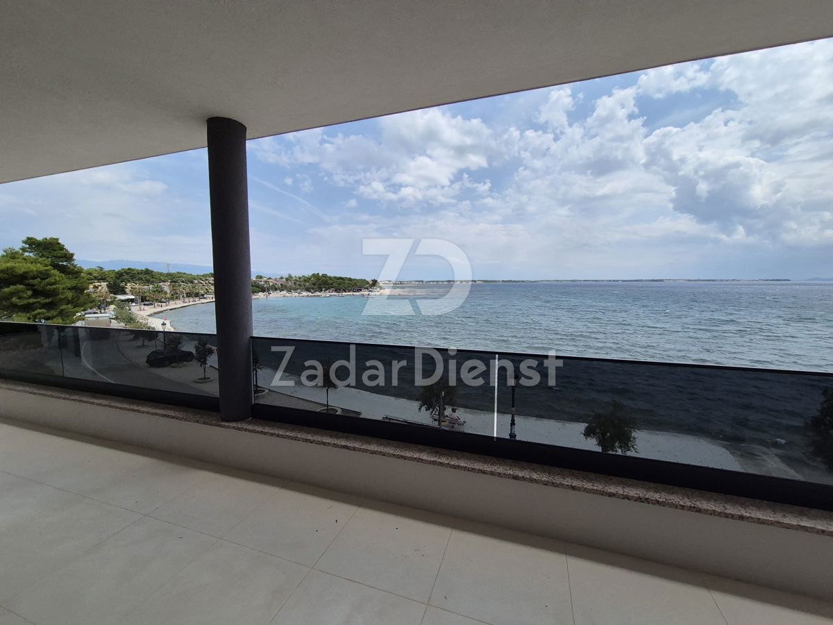 Appartamento moderno in prima fila sul mare sull'isola di Vir