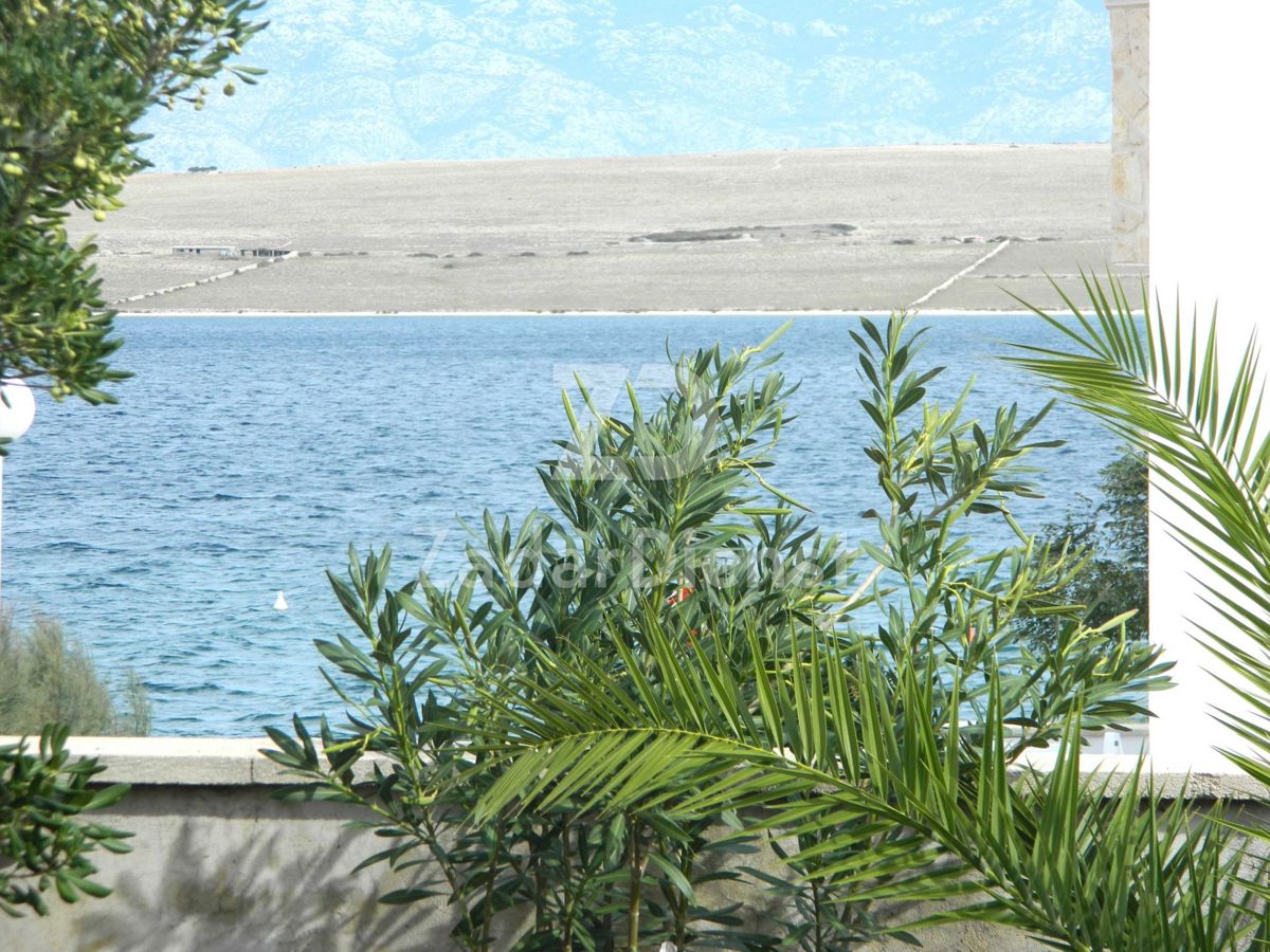 Splendida villetta al piano terra, seconda fila sul mare sull'isola di Vir