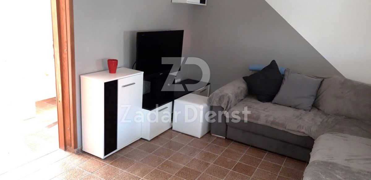 Splendida villetta al piano terra, seconda fila sul mare sull'isola di Vir