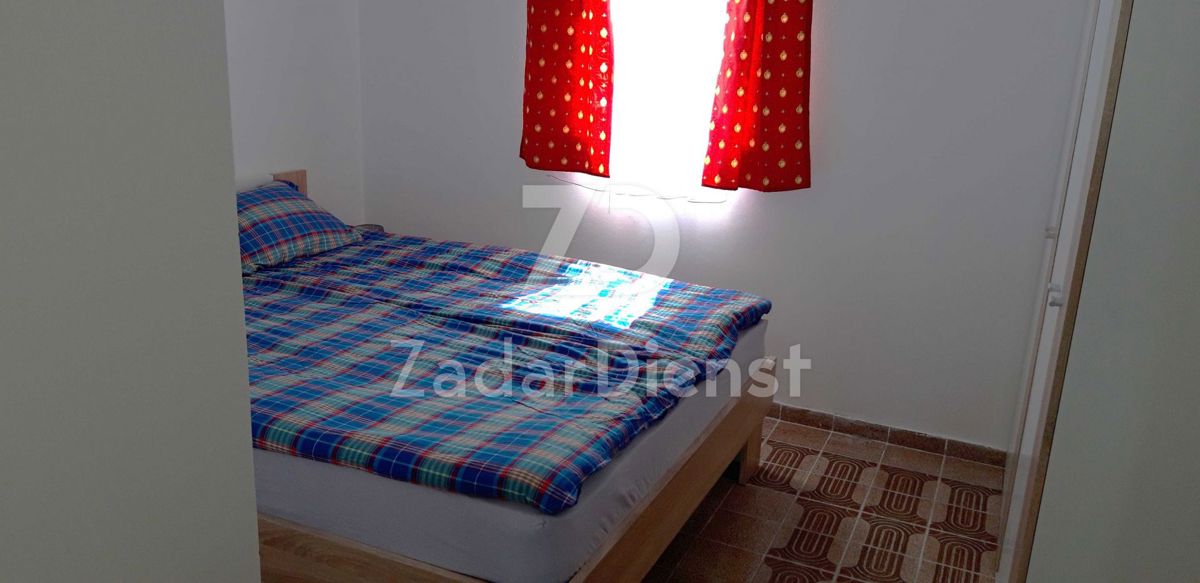 Splendida villetta al piano terra, seconda fila sul mare sull'isola di Vir