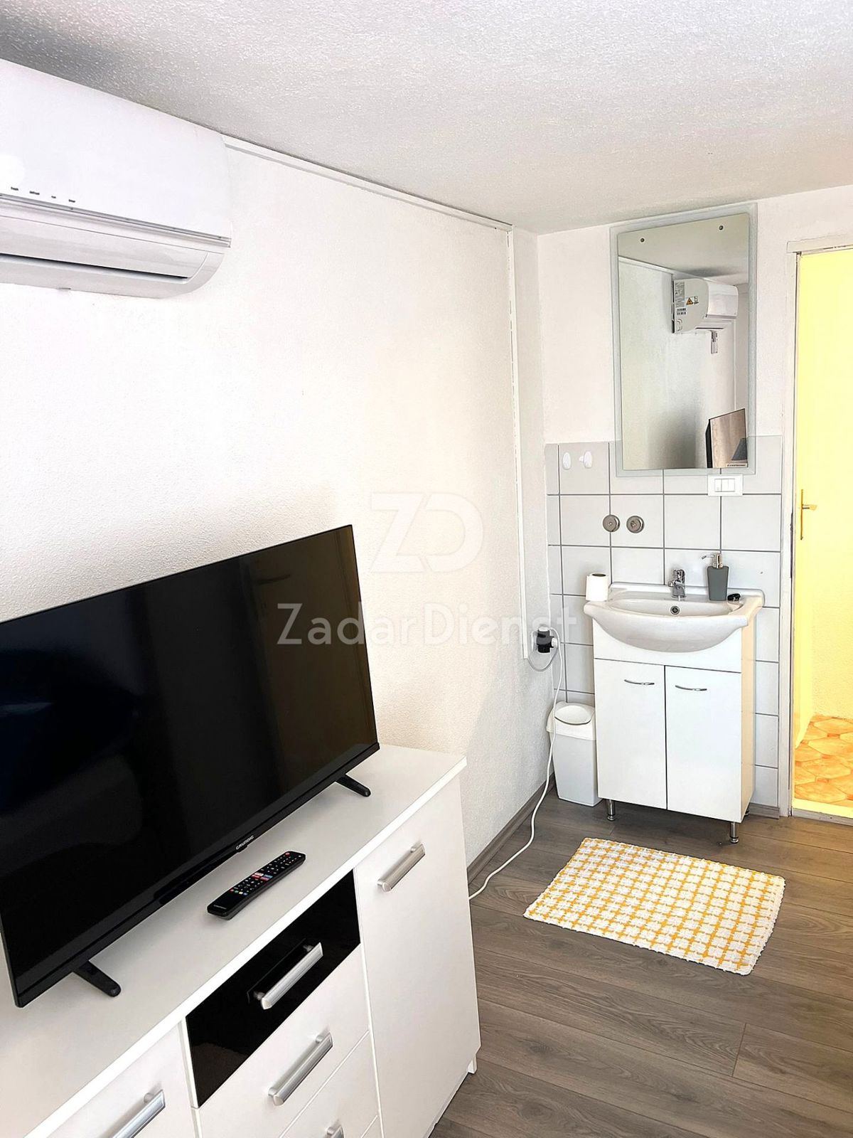 Bella casa con ampio giardino a Gračac