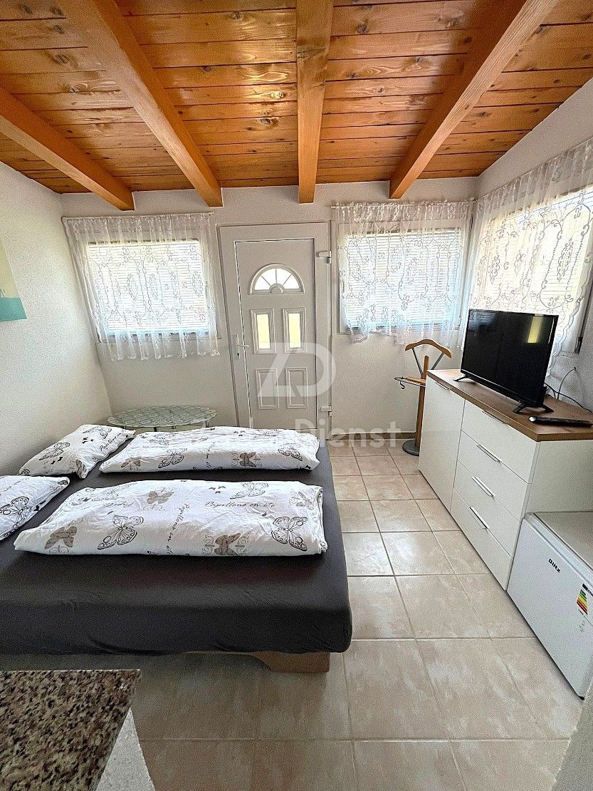 Bella casa con ampio giardino a Gračac