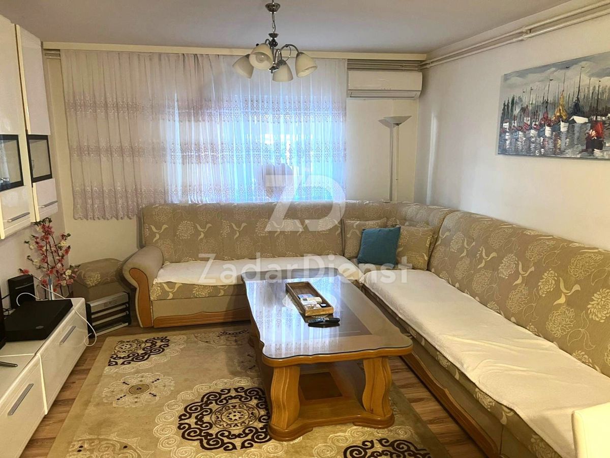 Bella casa con ampio giardino a Gračac