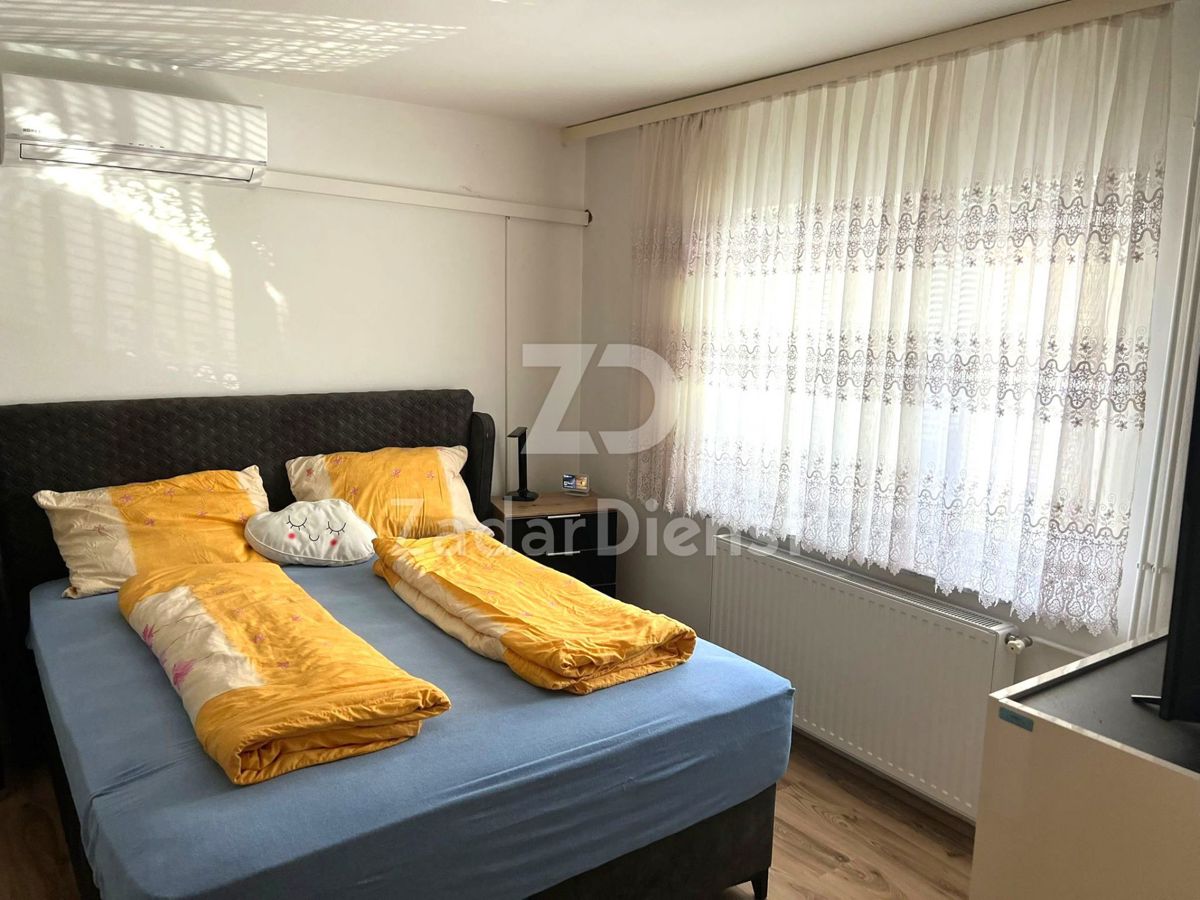 Bella casa con ampio giardino a Gračac