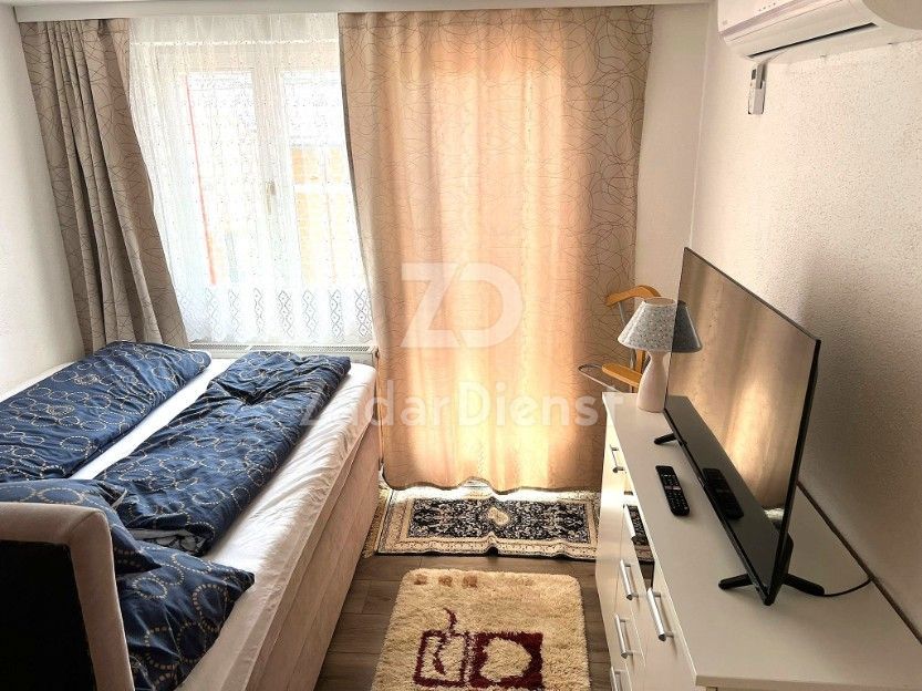 Bella casa con ampio giardino a Gračac