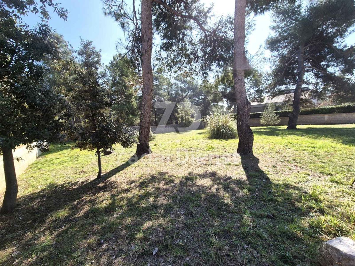 Terreno di 600 m2 in posizione eccellente, a 200 m dal mare