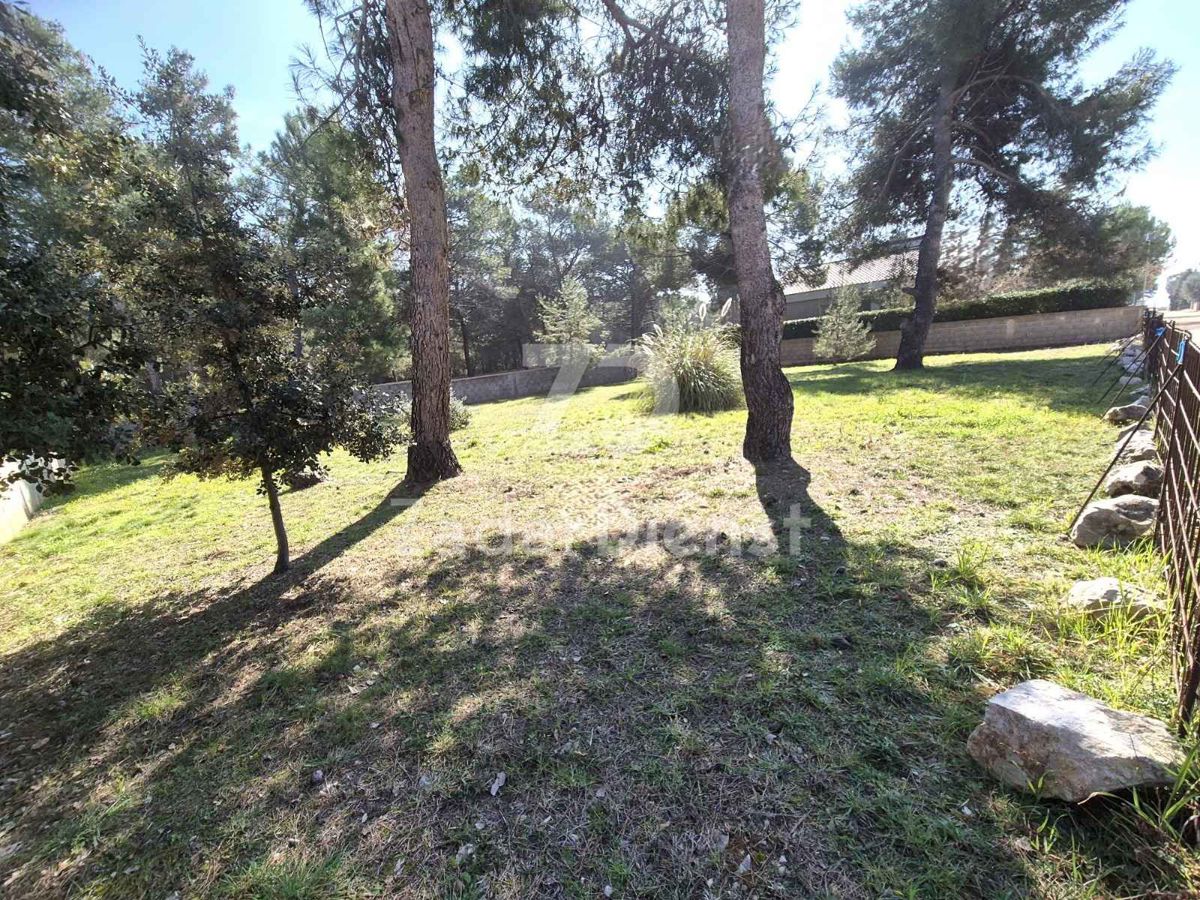 Terreno di 600 m2 in posizione eccellente, a 200 m dal mare