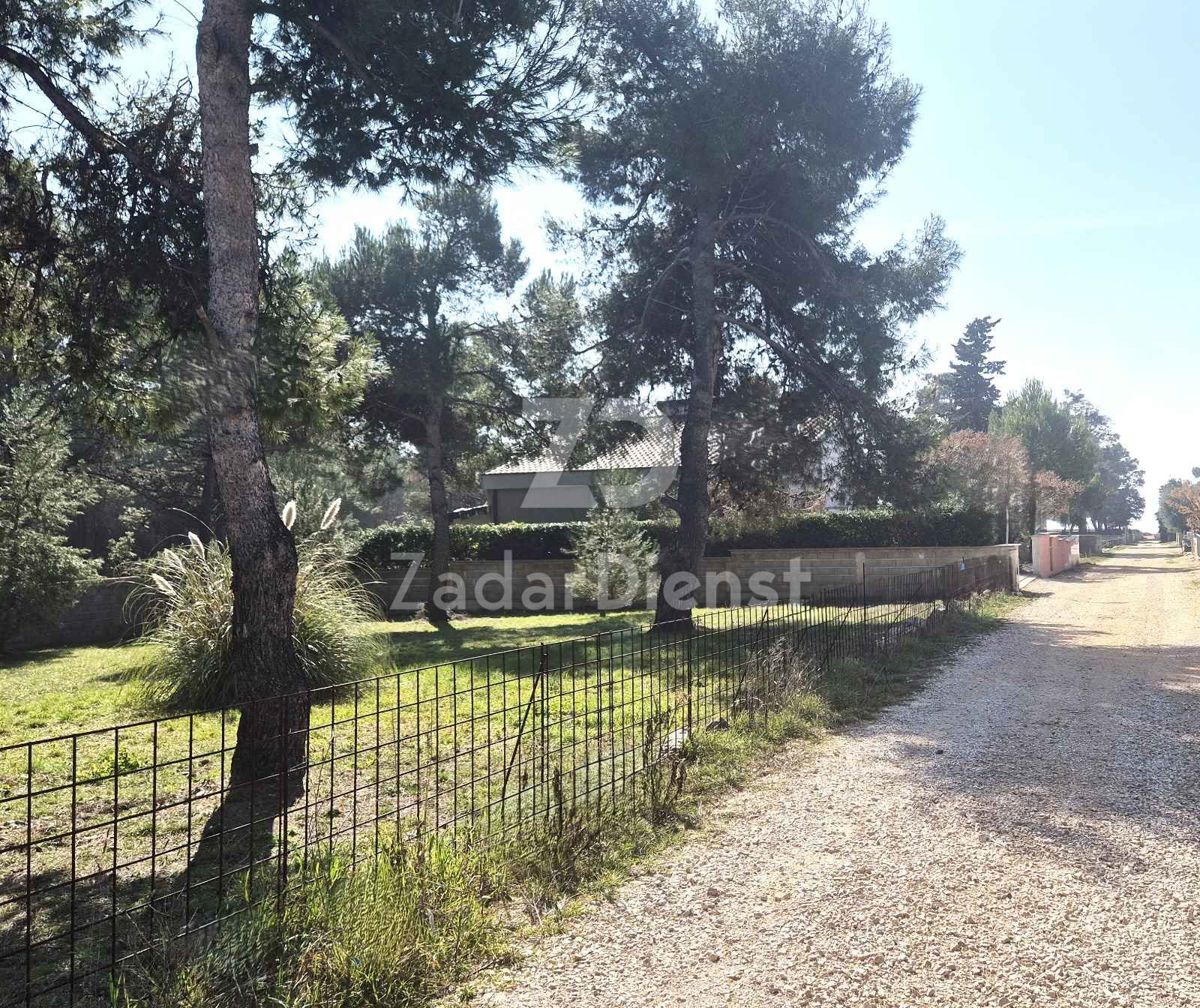 Terreno di 600 m2 in posizione eccellente, a 200 m dal mare