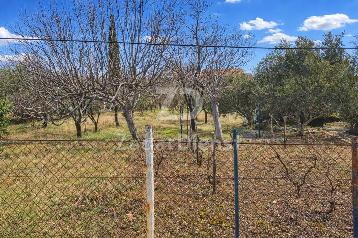 Terreno economico in ottima posizione a Poličnik (Zara)