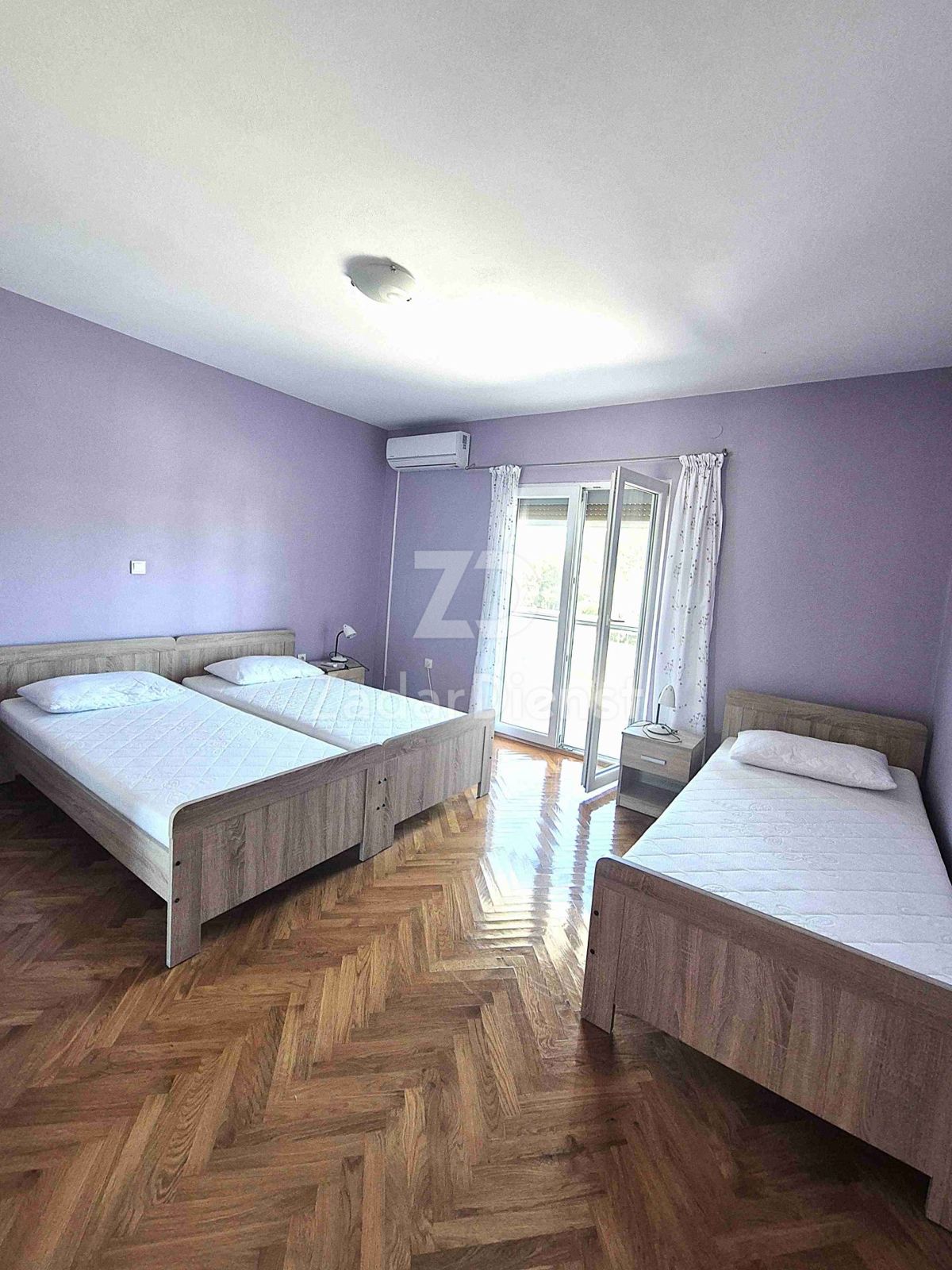 Casa con 3 unità abitative e vista mare a Kožino