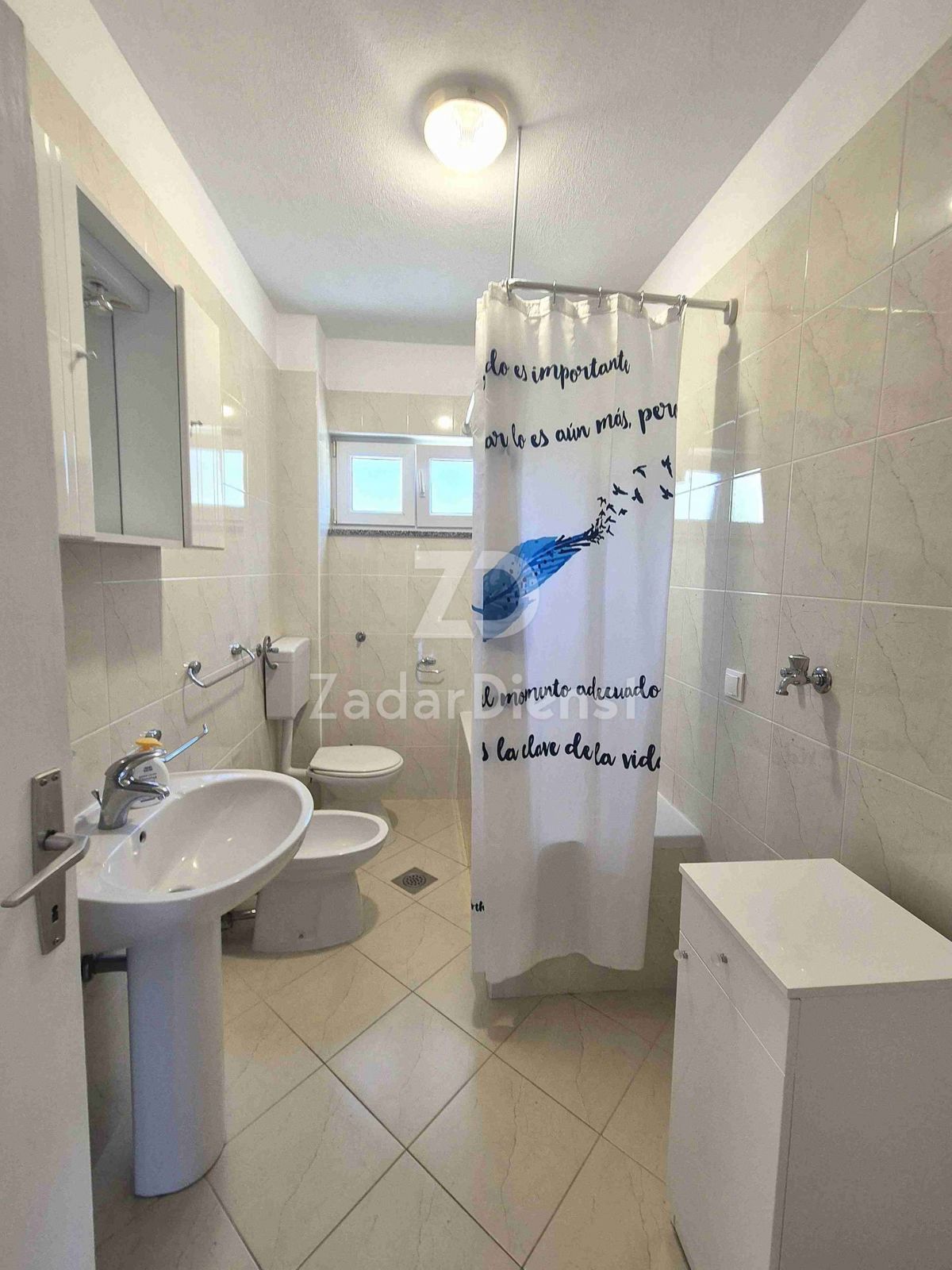 Casa con 3 unità abitative e vista mare a Kožino