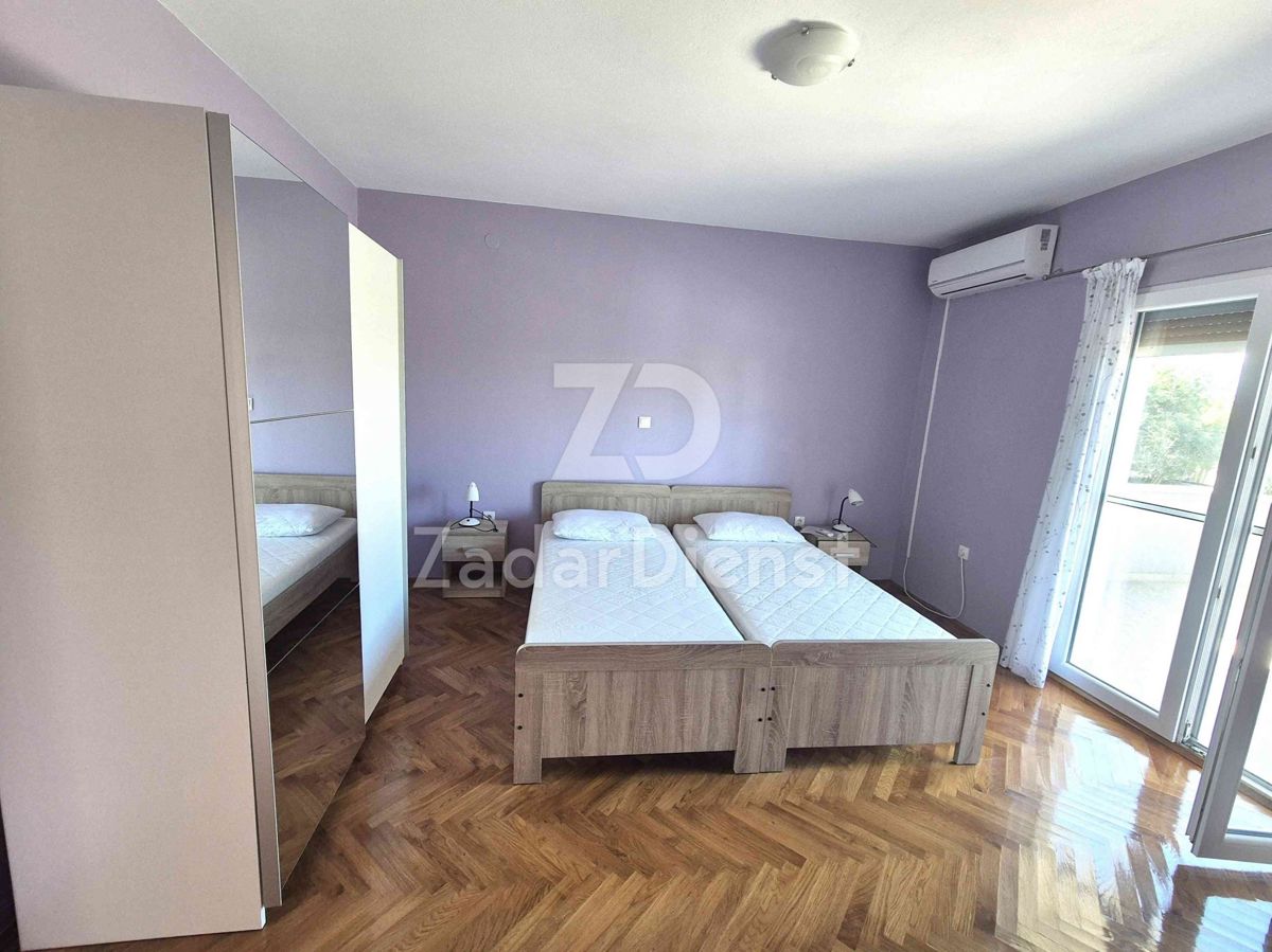 Casa con 3 unità abitative e vista mare a Kožino