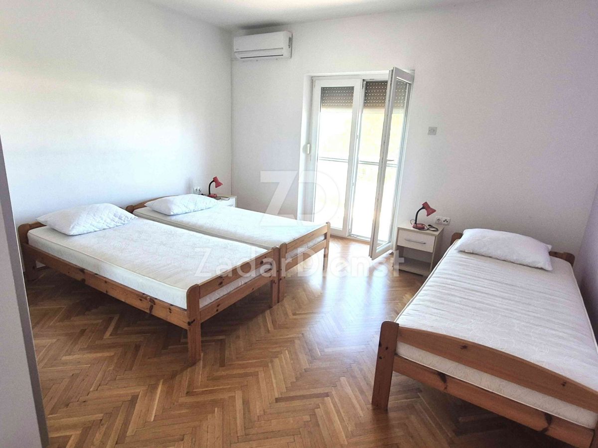 Casa con 3 unità abitative e vista mare a Kožino