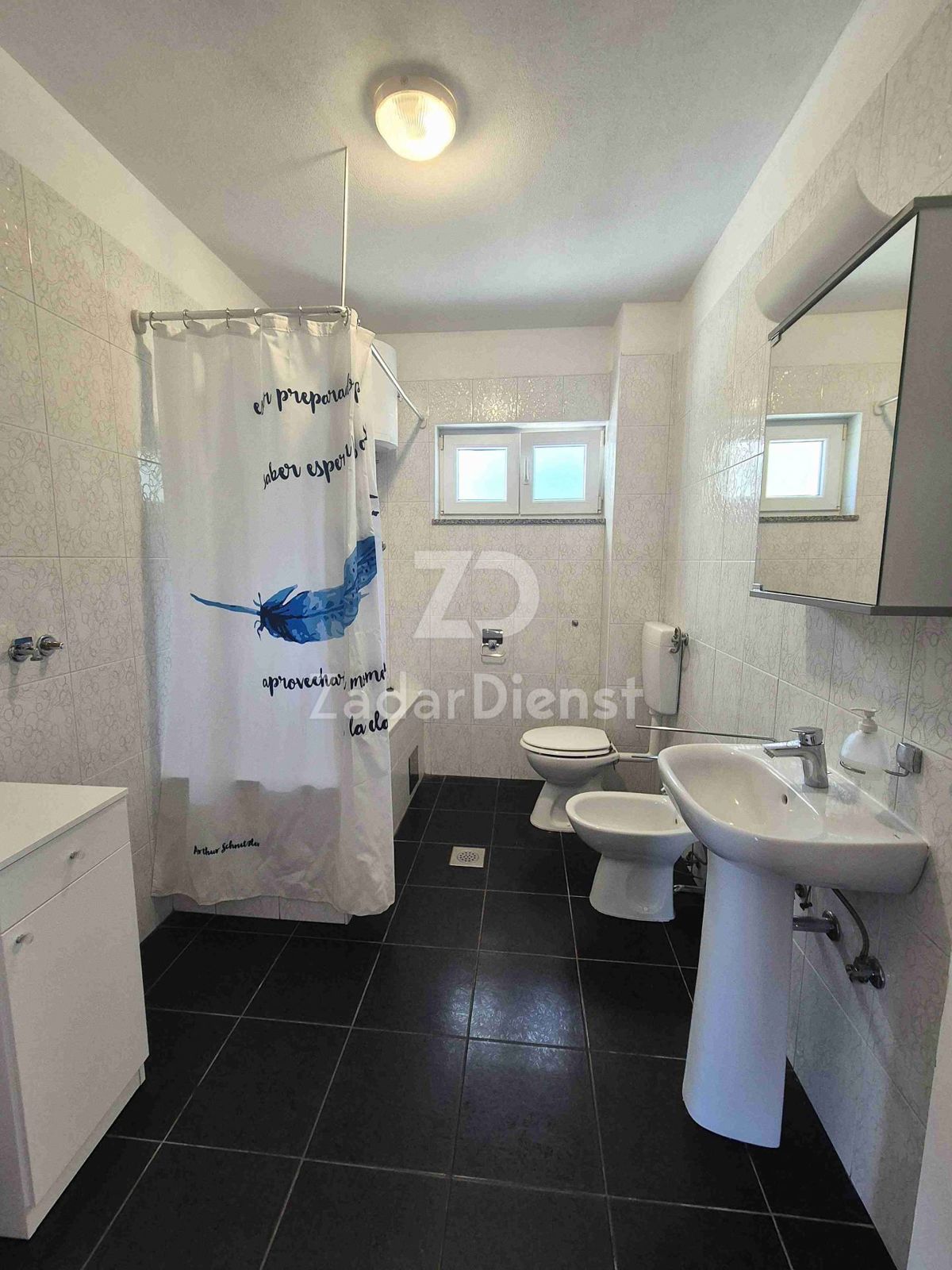 Casa con 3 unità abitative e vista mare a Kožino