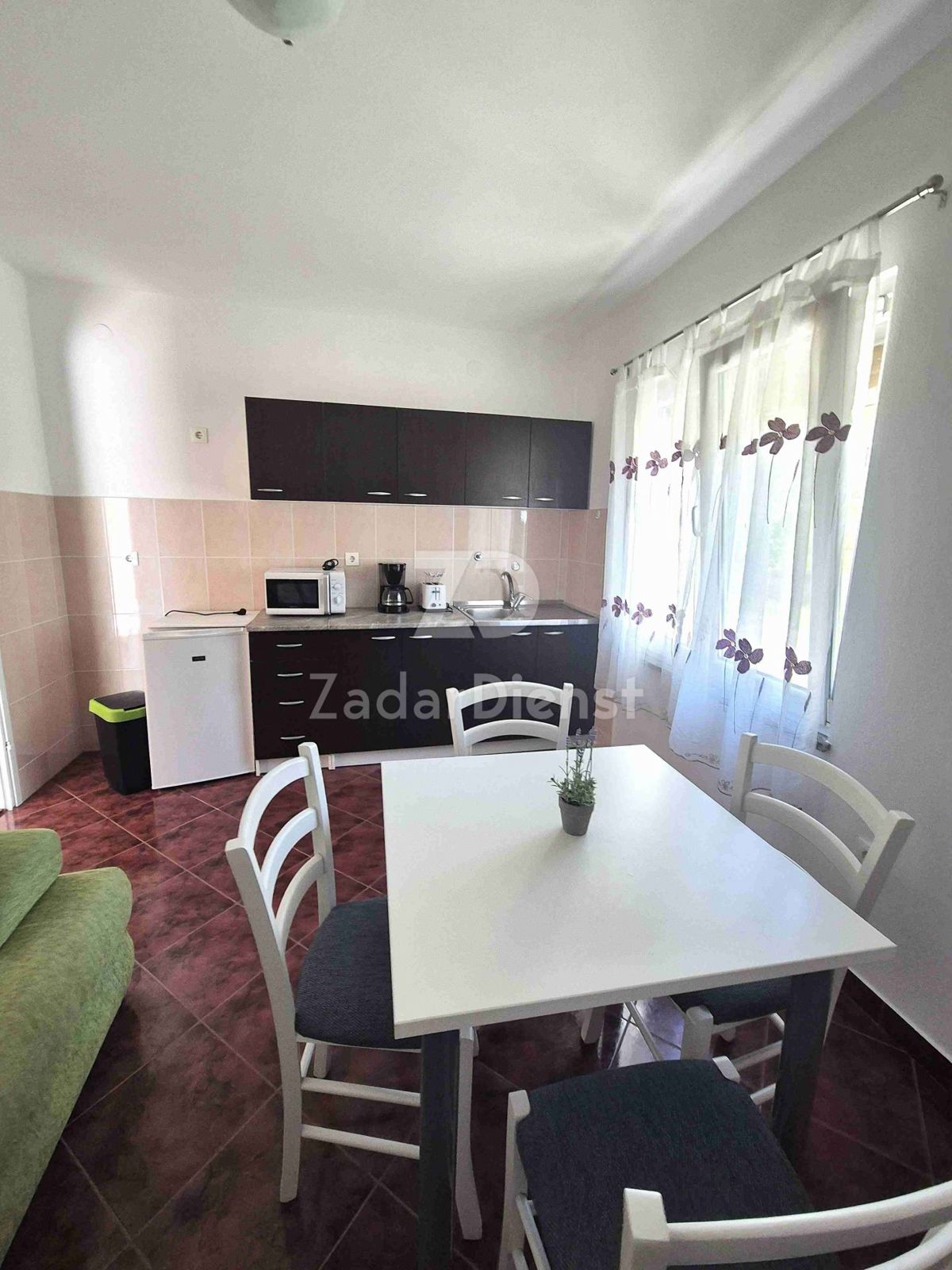 Casa con 3 unità abitative e vista mare a Kožino