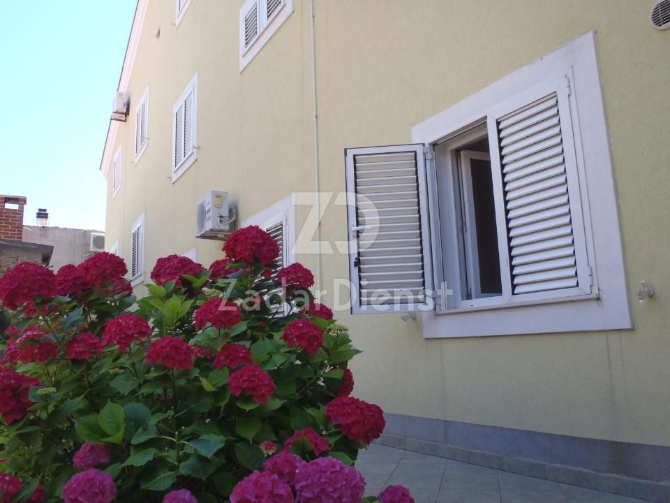 Villa con 7 unità abitative a Zara