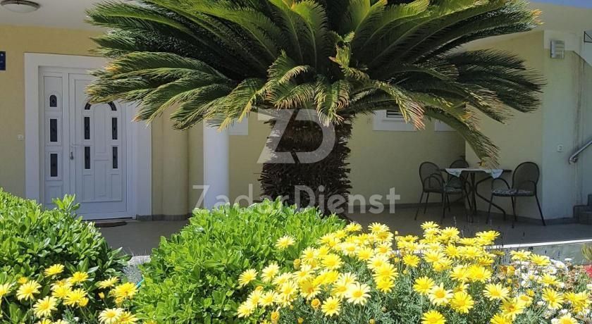 Villa con 7 unità abitative a Zara