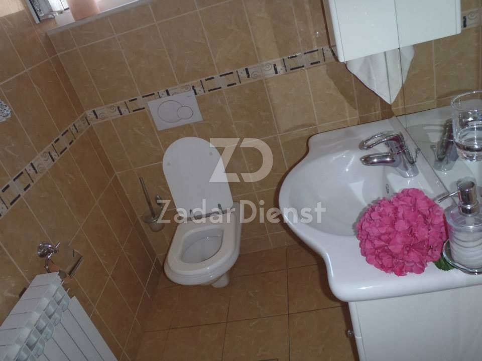 Villa con 7 unità abitative a Zara