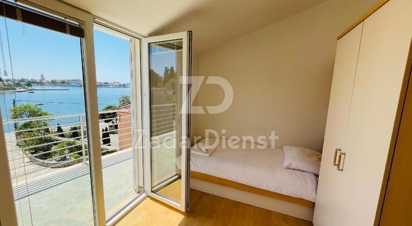 Villa con 7 unità abitative a Zara