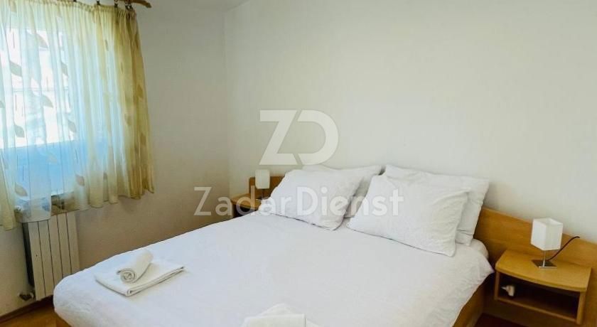 Villa con 7 unità abitative a Zara