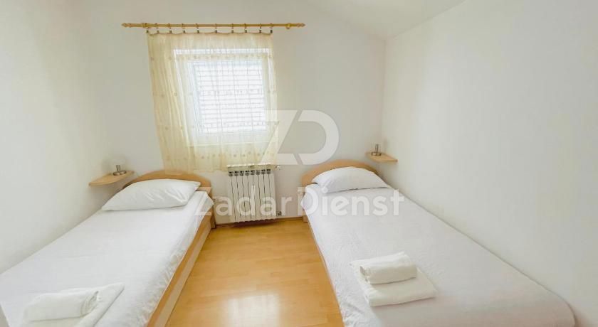 Villa con 7 unità abitative a Zara