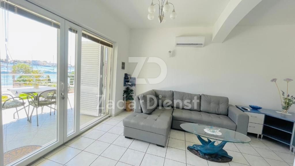 Villa con 7 unità abitative a Zara