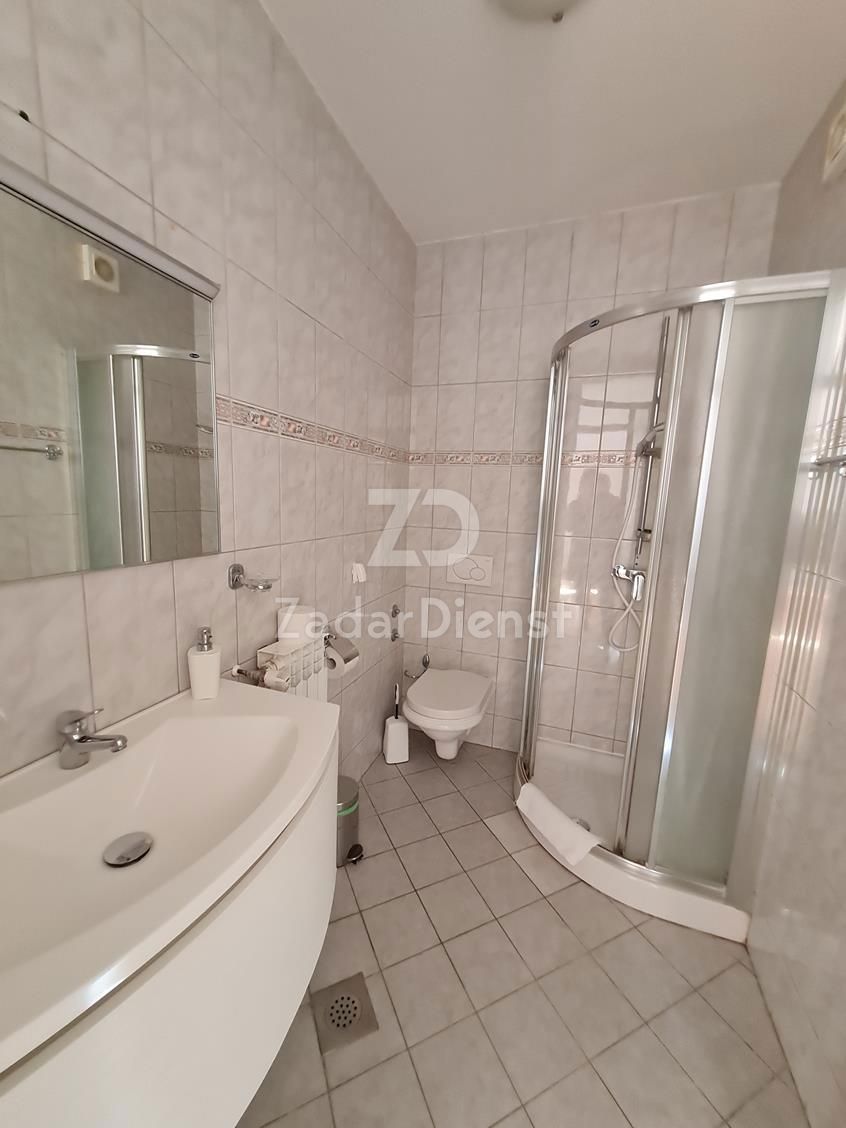 Villa con 7 unità abitative a Zara