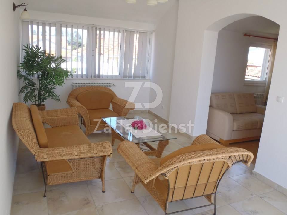 Villa con 7 unità abitative a Zara