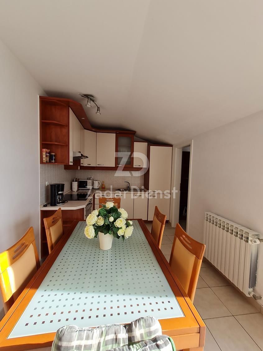 Villa con 7 unità abitative a Zara