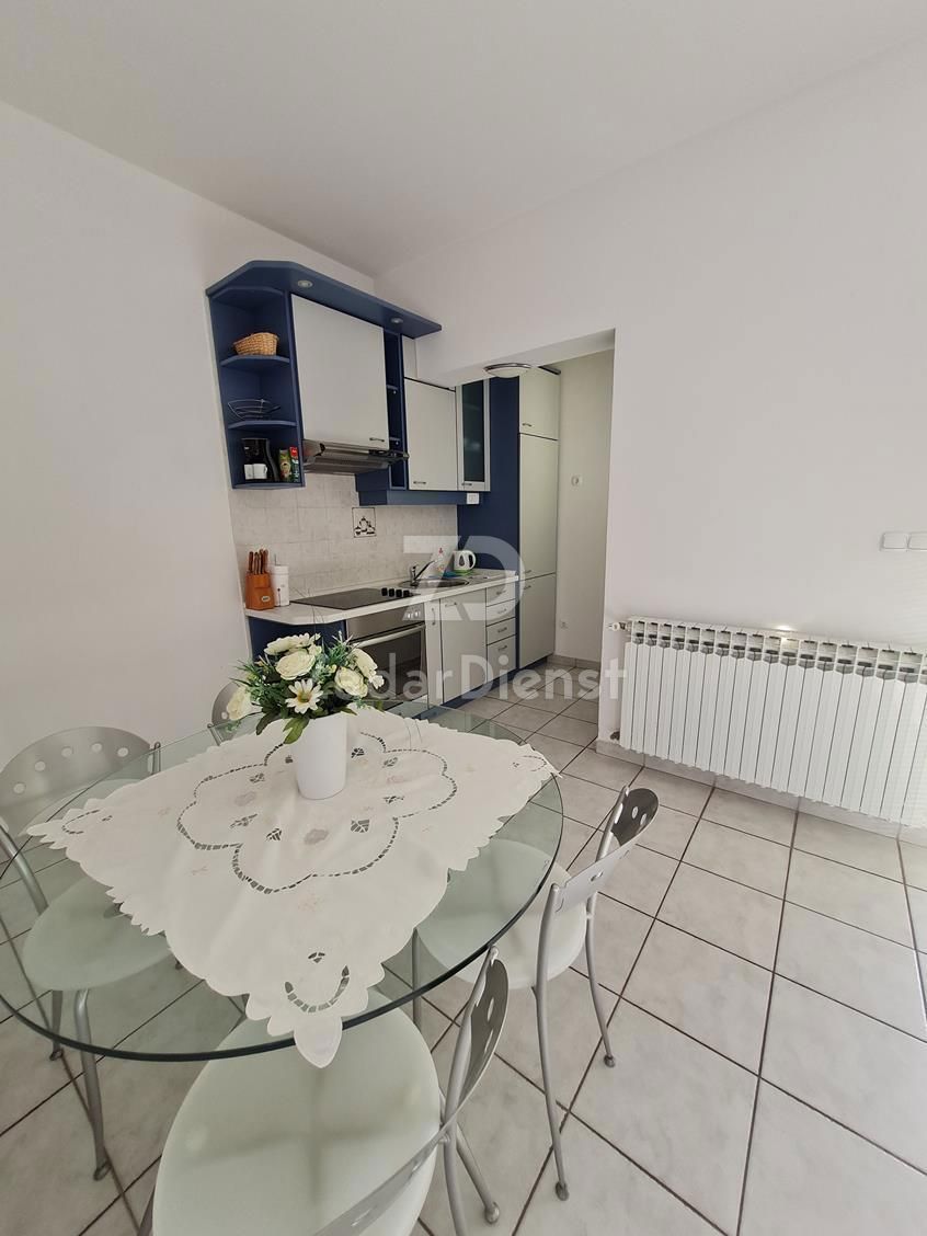 Villa con 7 unità abitative a Zara