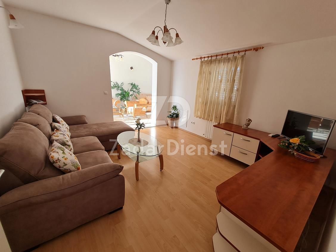 Villa con 7 unità abitative a Zara