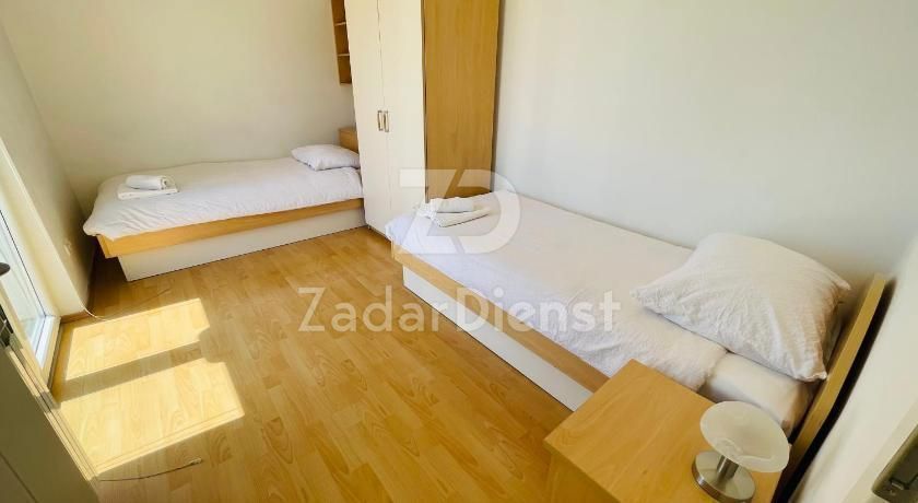 Villa con 7 unità abitative a Zara