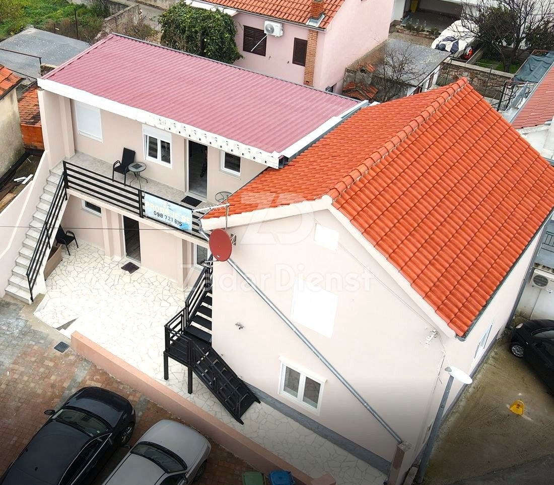 Casa con 3 unità abitative, a 150 m dal mare - Murter