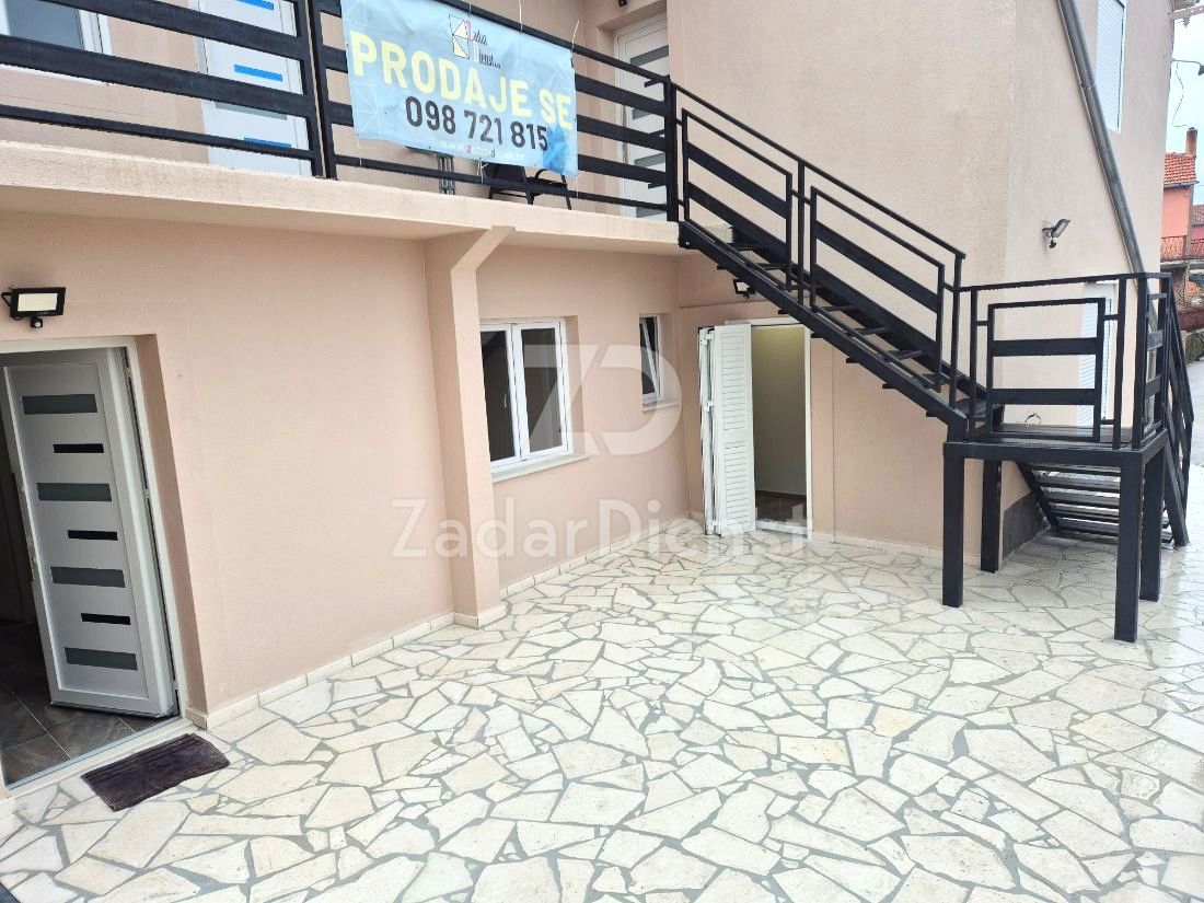 Casa con 3 unità abitative, a 150 m dal mare - Murter