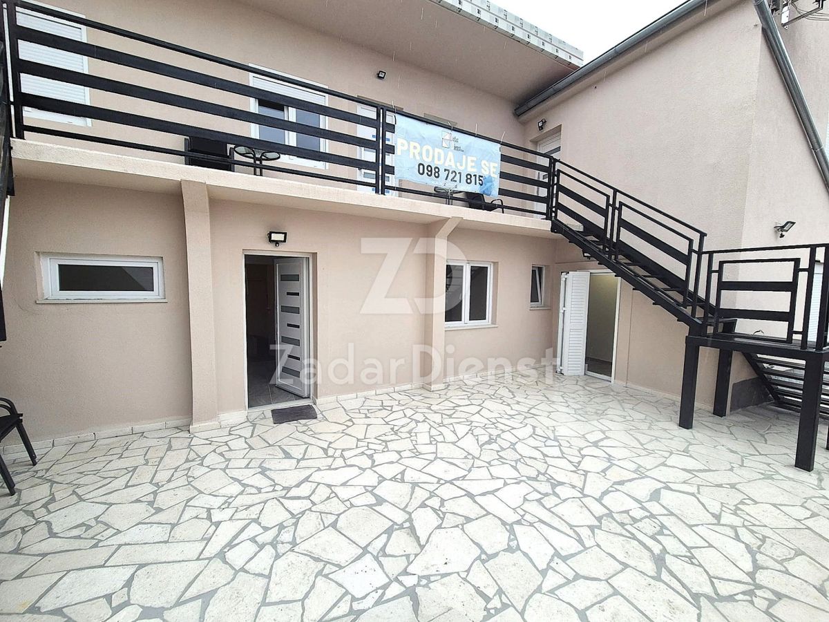 Casa con 3 unità abitative, a 150 m dal mare - Murter