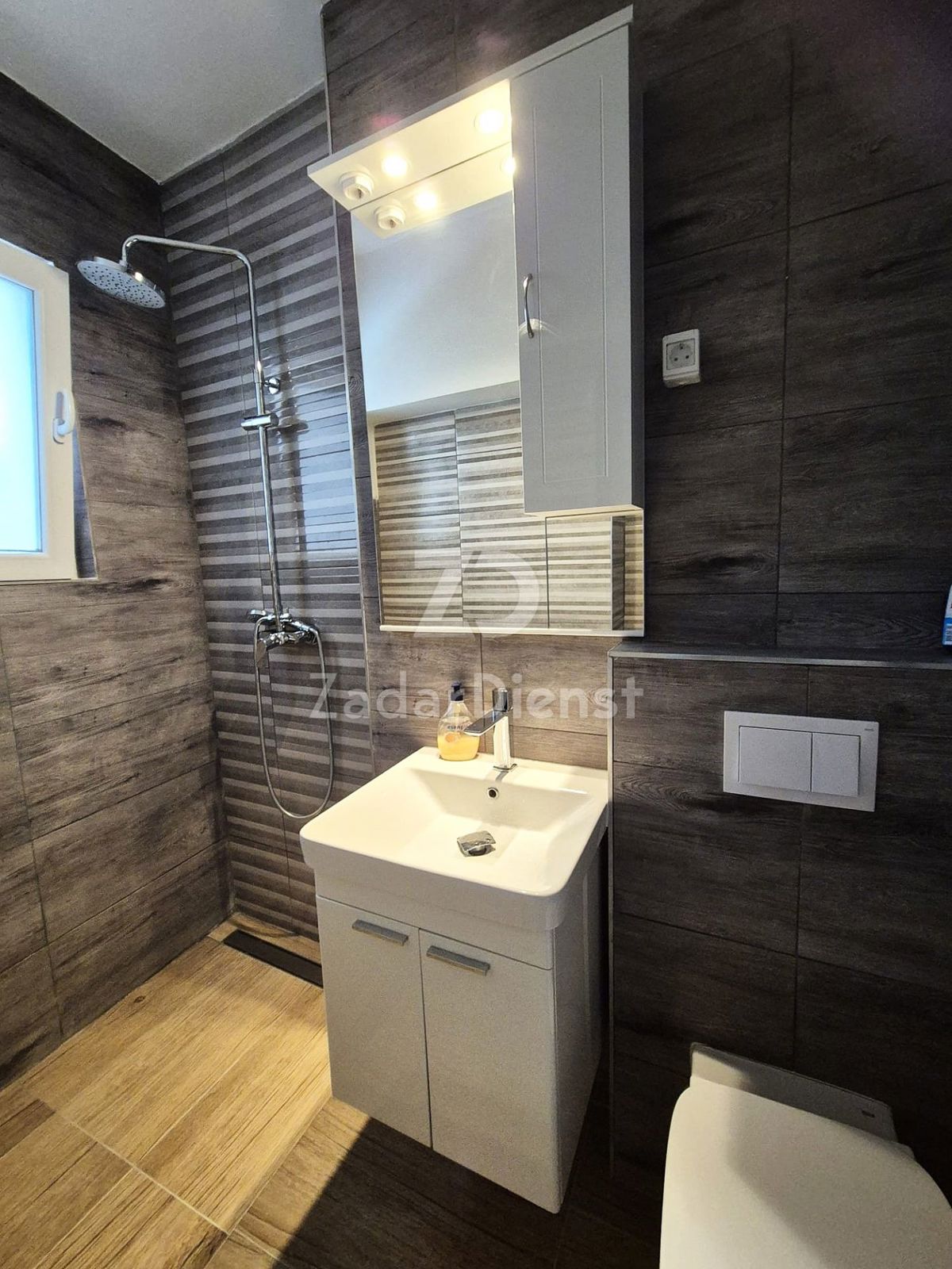 Casa con 3 unità abitative, a 150 m dal mare - Murter